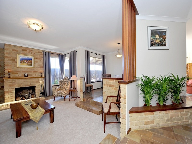 46 Castlegate Way, Woodvale WA 6026