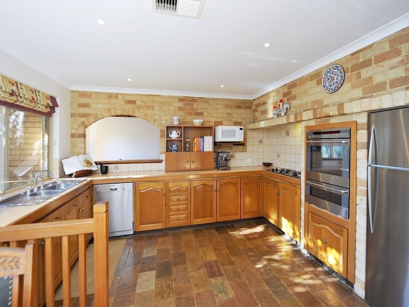 46 Castlegate Way, Woodvale WA 6026