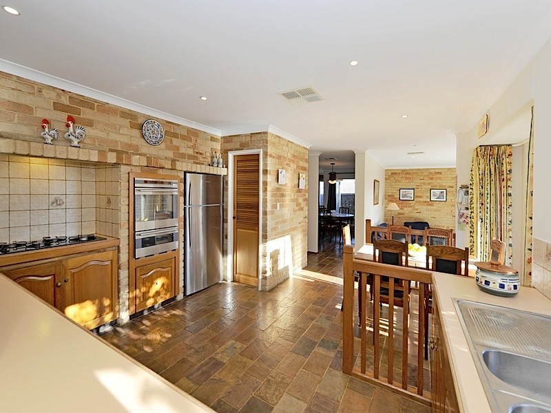 46 Castlegate Way, Woodvale WA 6026