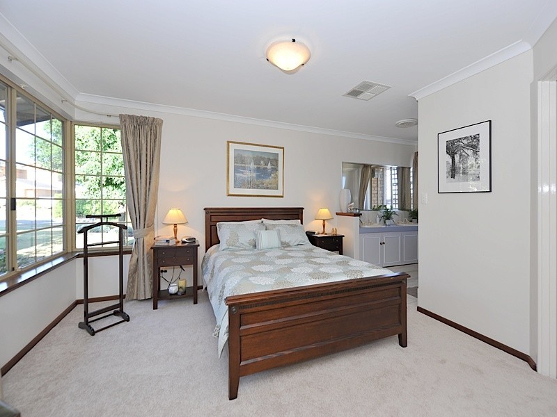 46 Castlegate Way, Woodvale WA 6026