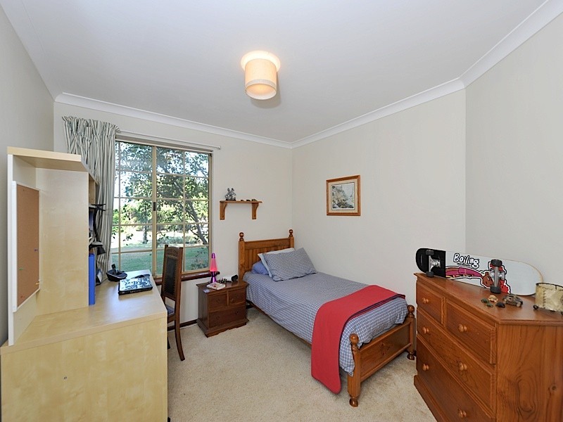 46 Castlegate Way, Woodvale WA 6026