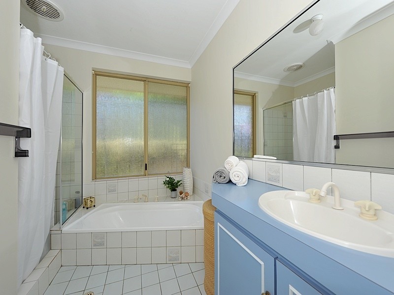 46 Castlegate Way, Woodvale WA 6026