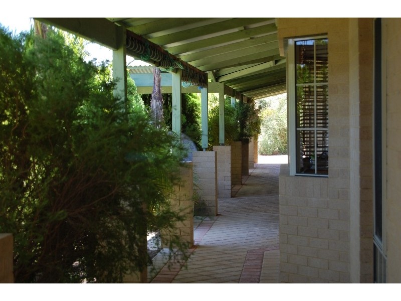 25 Moondyne Trail, Gnangara WA 6077