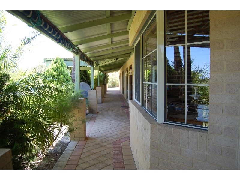 25 Moondyne Trail, Gnangara WA 6077