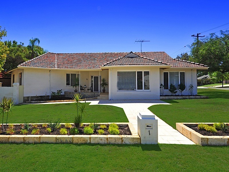 1 Kinross Crescent, Floreat WA 6014