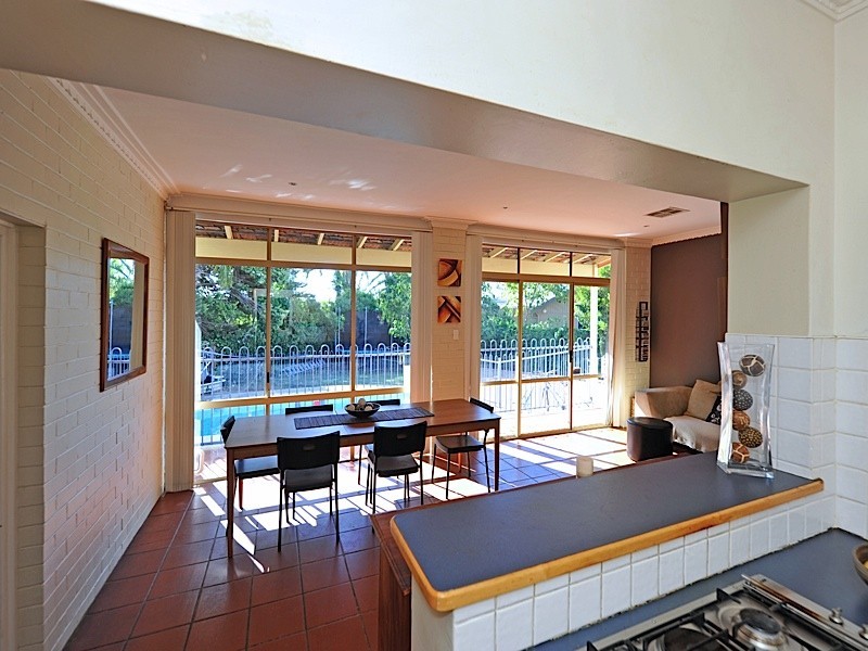 1 Kinross Crescent, Floreat WA 6014