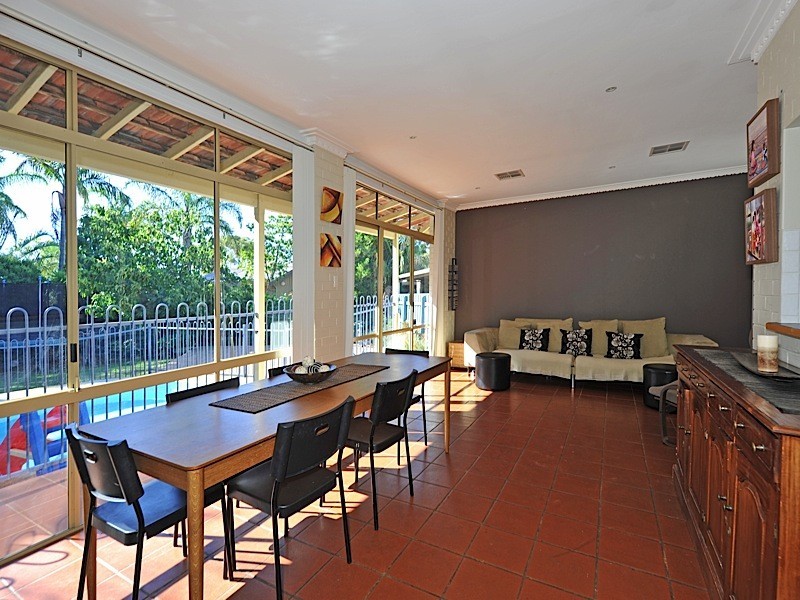 1 Kinross Crescent, Floreat WA 6014