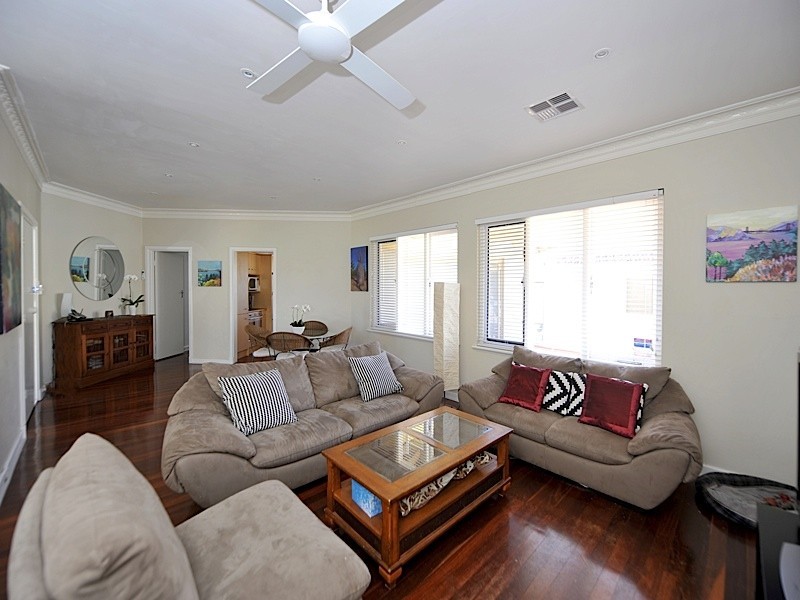 1 Kinross Crescent, Floreat WA 6014