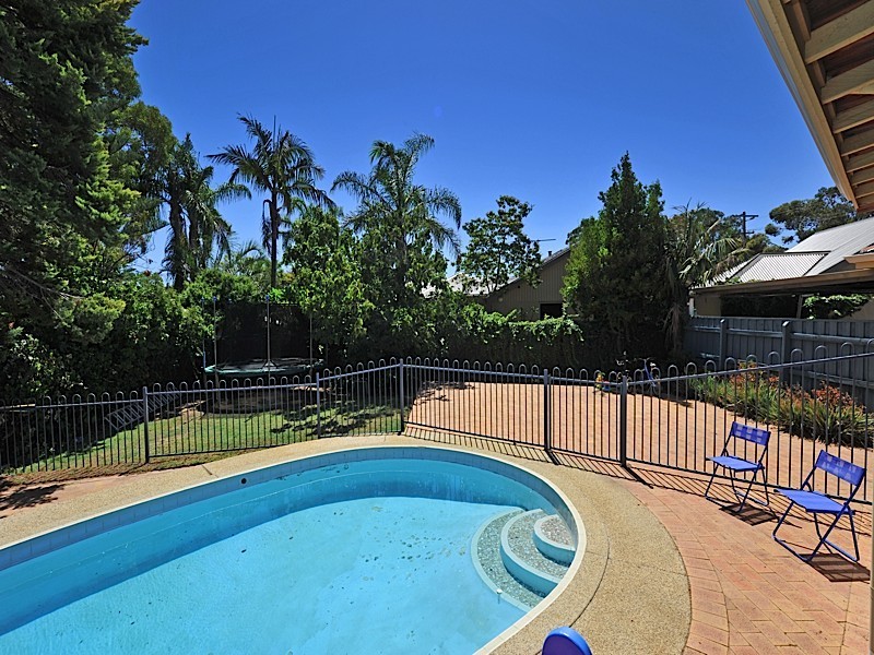 1 Kinross Crescent, Floreat WA 6014