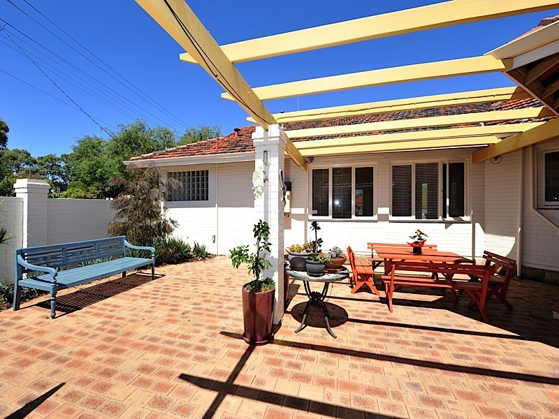 1 Kinross Crescent, Floreat WA 6014