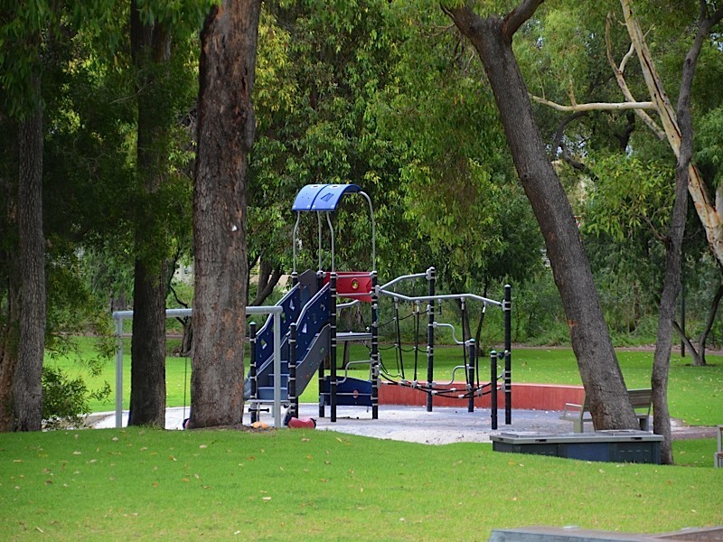 17 Alumni Terrace, Churchlands WA 6018