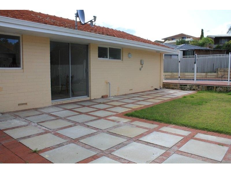 23 Debenham Way, Hillarys WA 6025