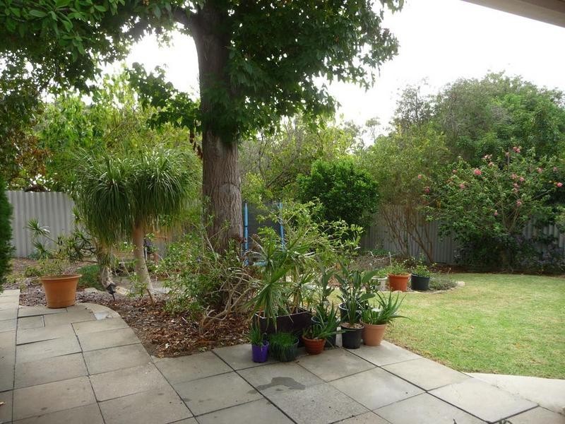 13 Paris Way, Karrinyup WA 6018