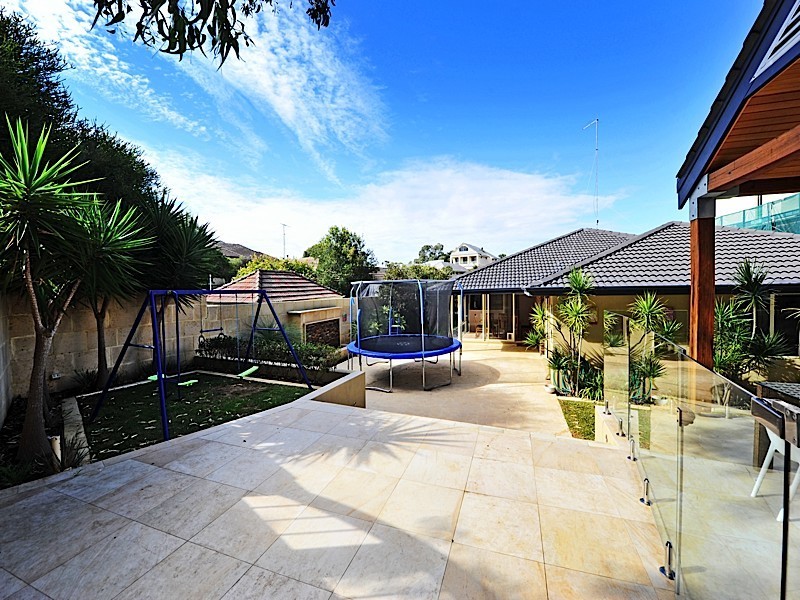 18 Branksome Gardens, City Beach WA 6015