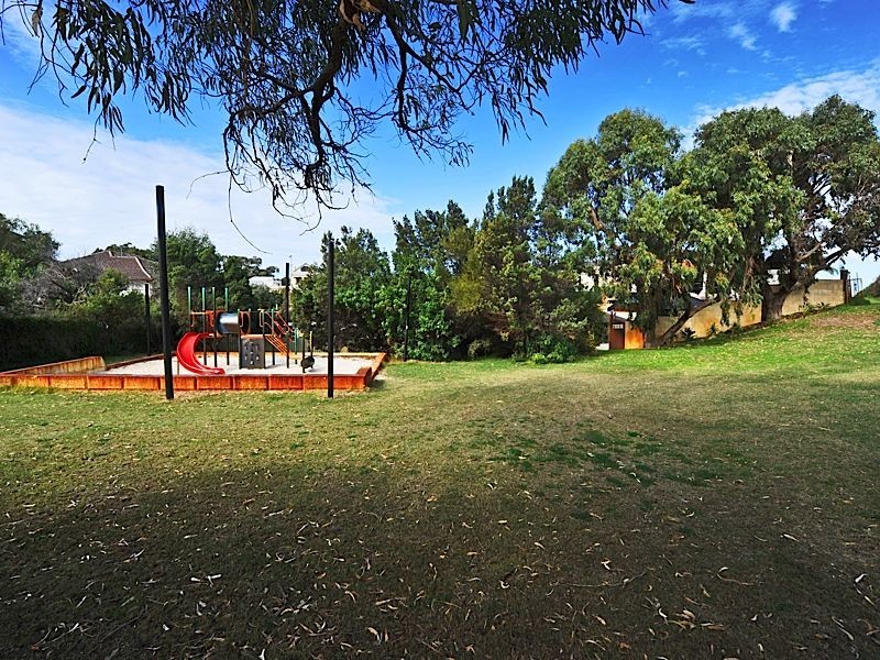 18 Branksome Gardens, City Beach WA 6015