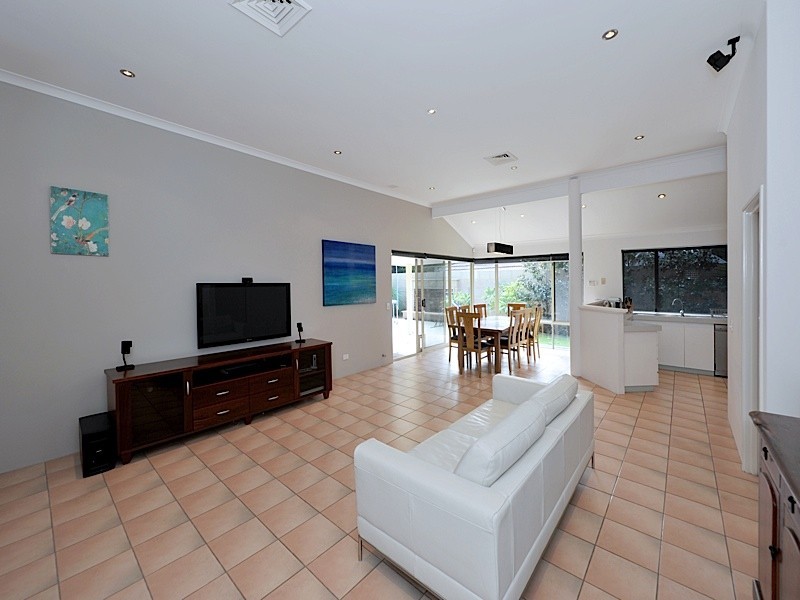 18 Branksome Gardens, City Beach WA 6015