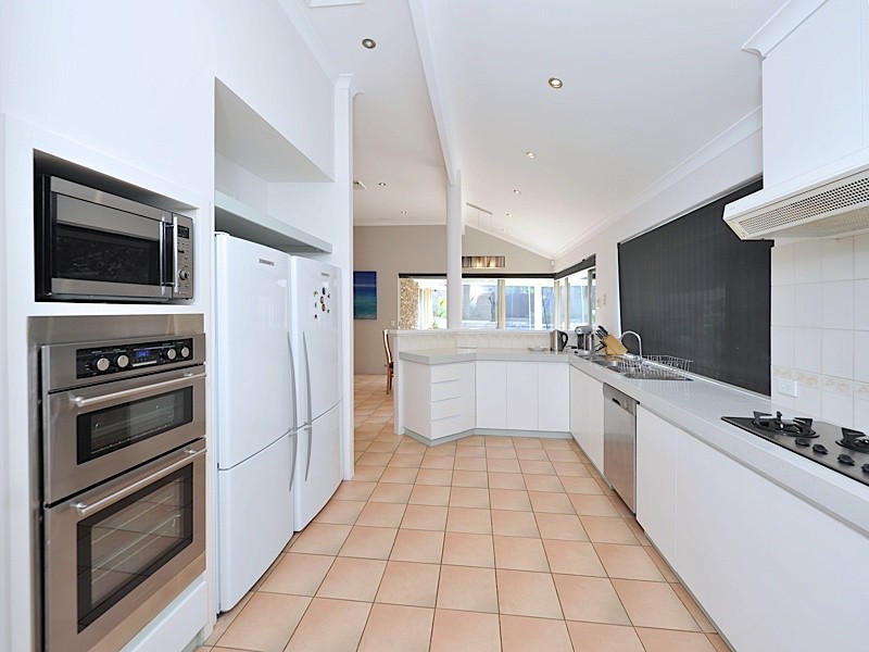 18 Branksome Gardens, City Beach WA 6015