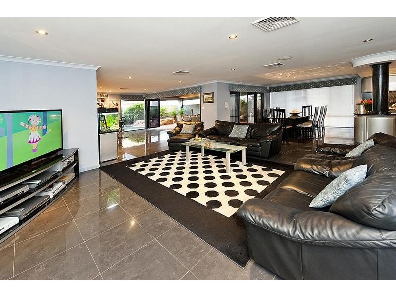 8 Turner Close, Duncraig WA 6023