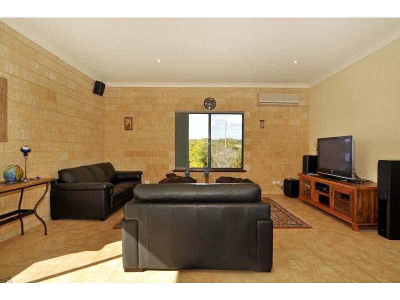 14 Harvey Drive, Ledge Point WA 6043