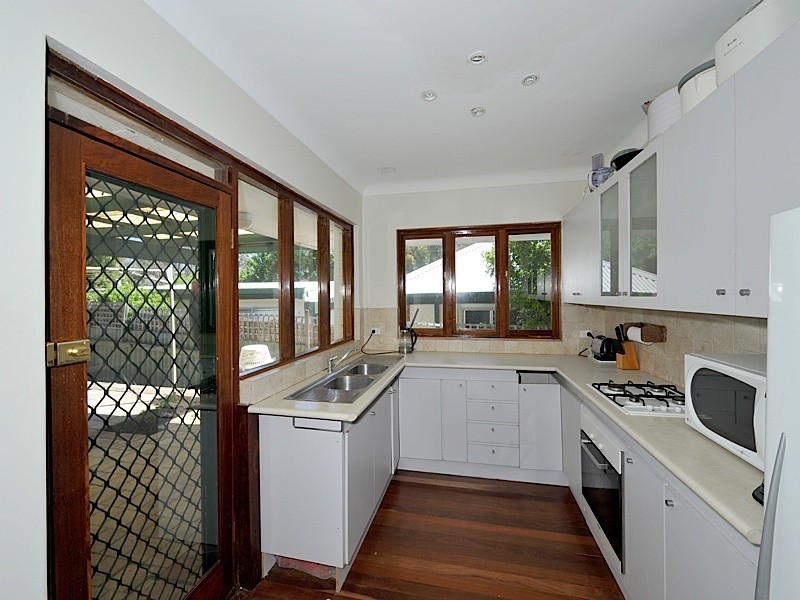 217 Woodside Street, Doubleview WA 6018