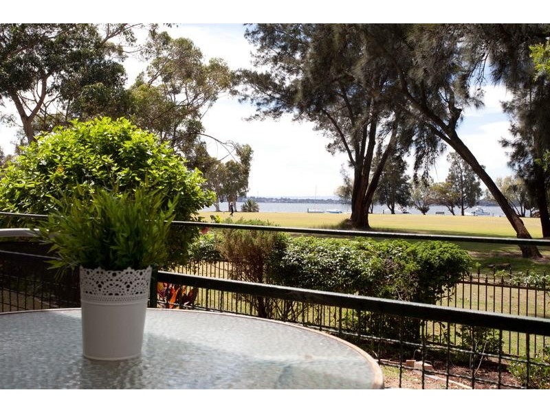 2/168 Broadway, Crawley WA 6009