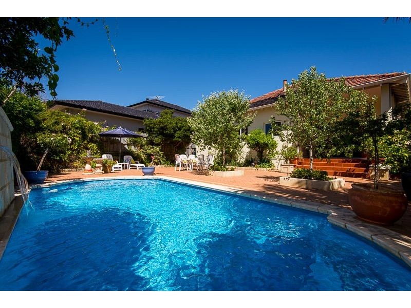 8 Berkeley Crs, Floreat WA 6014