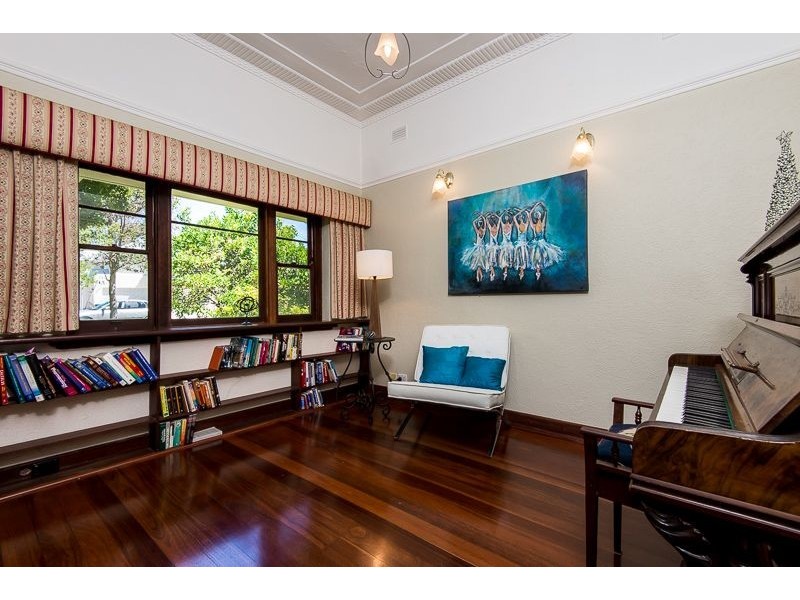 8 Berkeley Crs, Floreat WA 6014