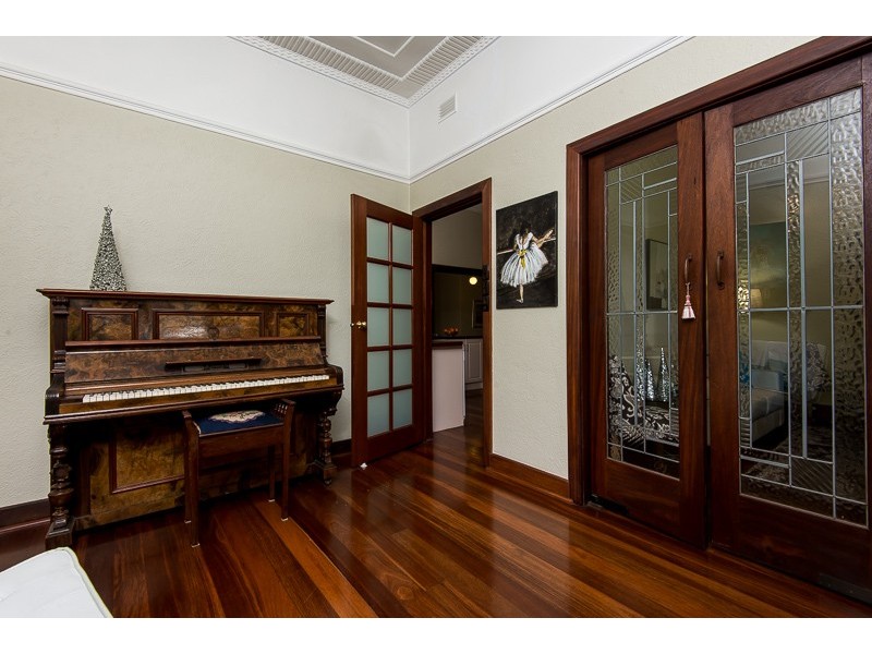 8 Berkeley Crs, Floreat WA 6014