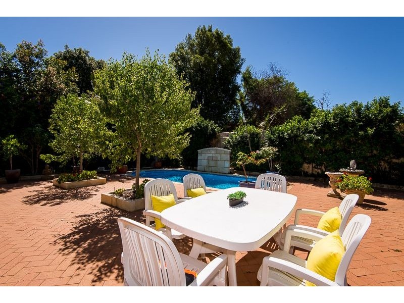 8 Berkeley Crs, Floreat WA 6014