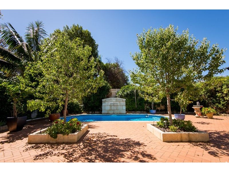 8 Berkeley Crs, Floreat WA 6014