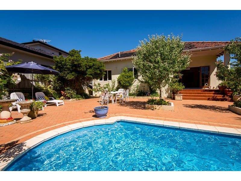 8 Berkeley Crs, Floreat WA 6014