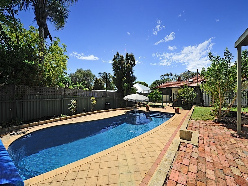 217 Woodside Street, Doubleview WA 6018