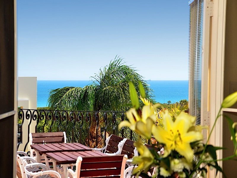 41 Marapana Road, City Beach WA 6015