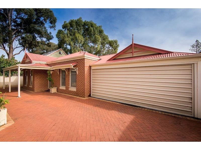 5a Lee Avenue, Hilton WA 6163