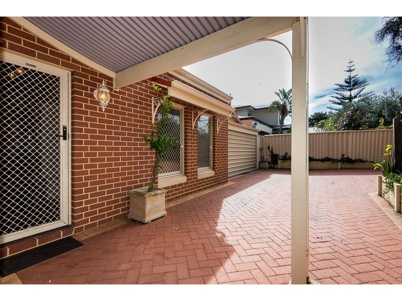 5a Lee Avenue, Hilton WA 6163