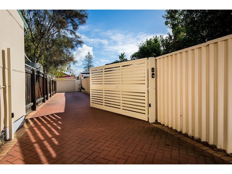 5a Lee Avenue, Hilton WA 6163