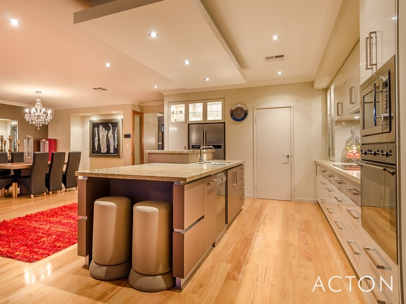 33 Kallatina Drive, Iluka WA 6028