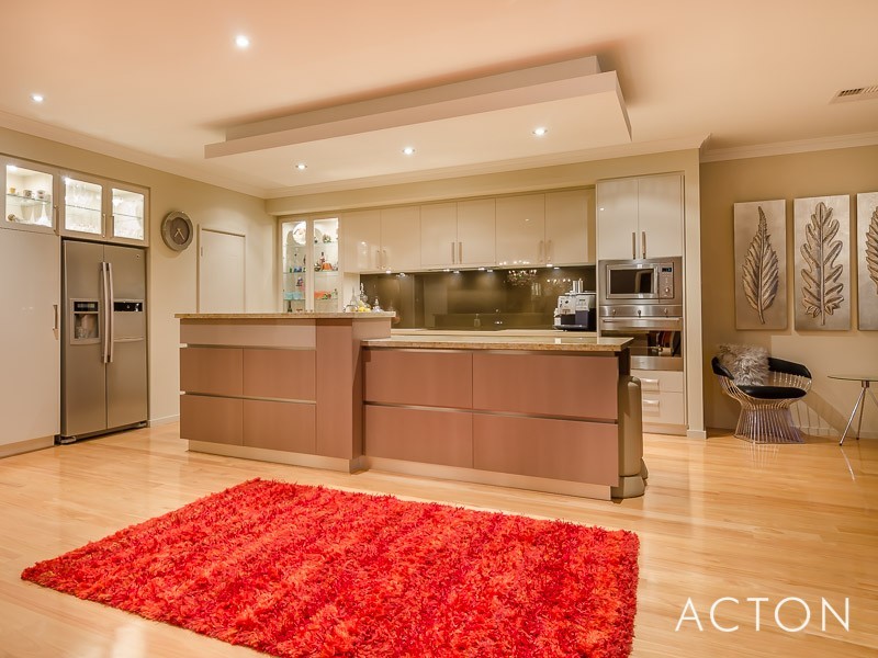 33 Kallatina Drive, Iluka WA 6028