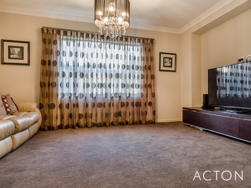 33 Kallatina Drive, Iluka WA 6028