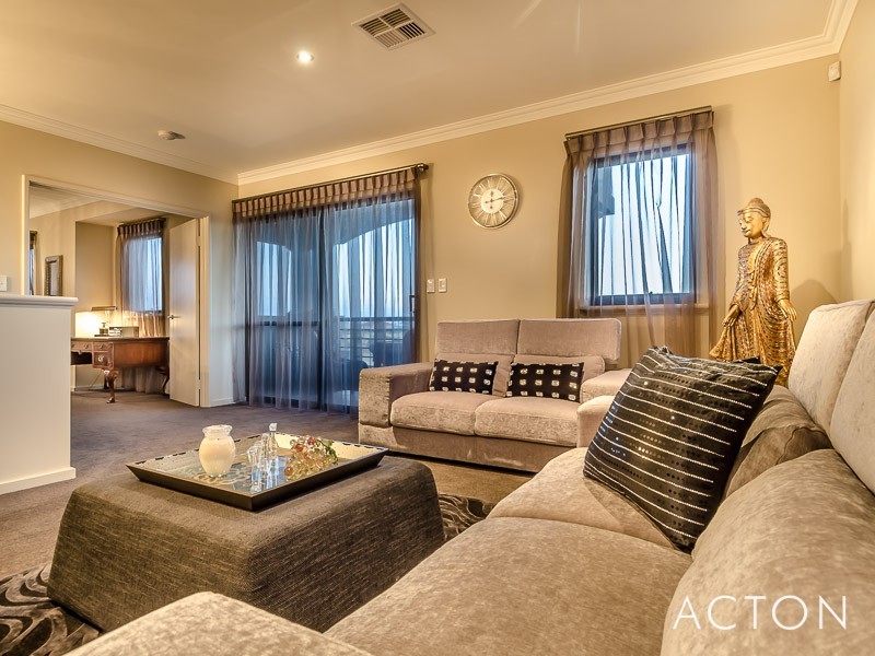 33 Kallatina Drive, Iluka WA 6028