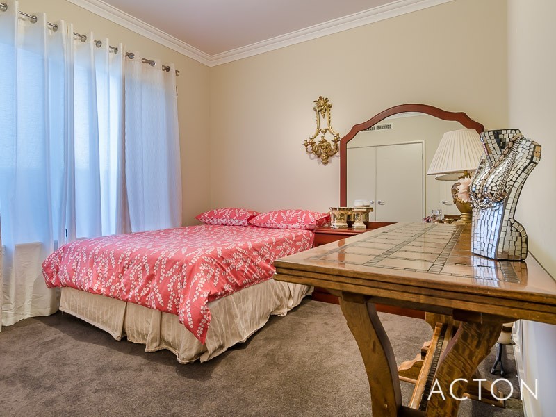 33 Kallatina Drive, Iluka WA 6028