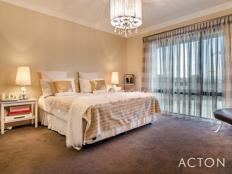 33 Kallatina Drive, Iluka WA 6028