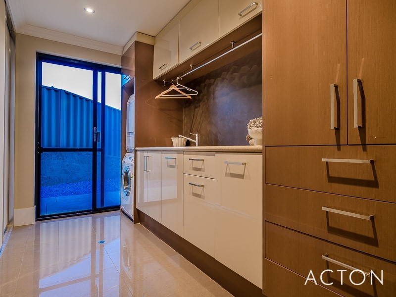 33 Kallatina Drive, Iluka WA 6028