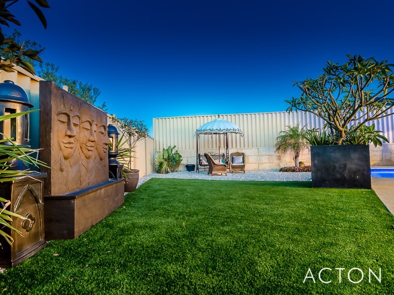 33 Kallatina Drive, Iluka WA 6028