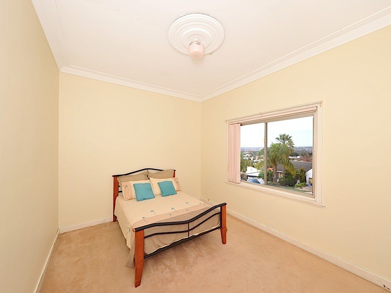 23 Sydenham Road, Doubleview WA 6018