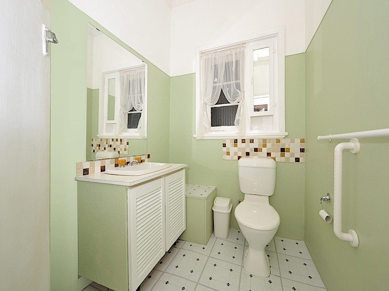 23 Sydenham Road, Doubleview WA 6018