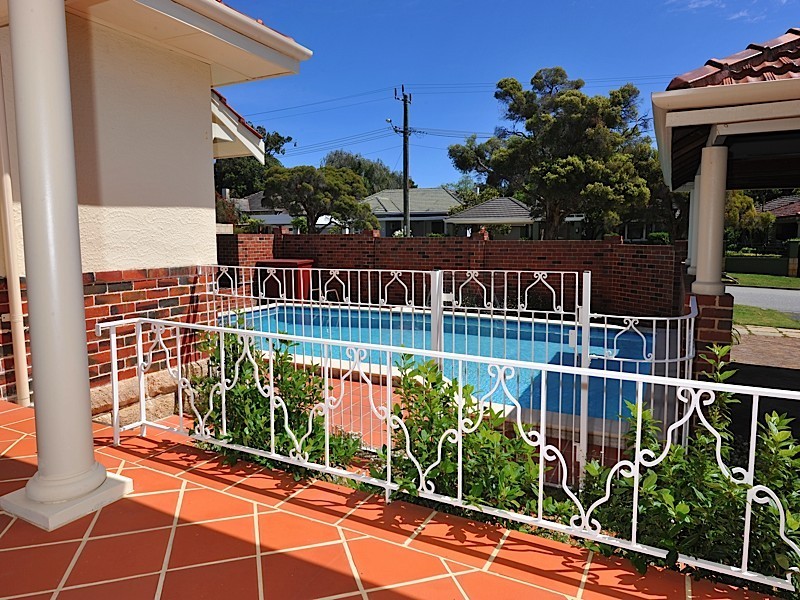 8 Linden Gardens, Floreat WA 6014