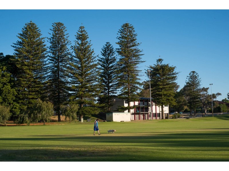 5 Hammond Road, Claremont WA 6010