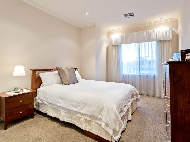 17 Honeypot Way, Churchlands WA 6018