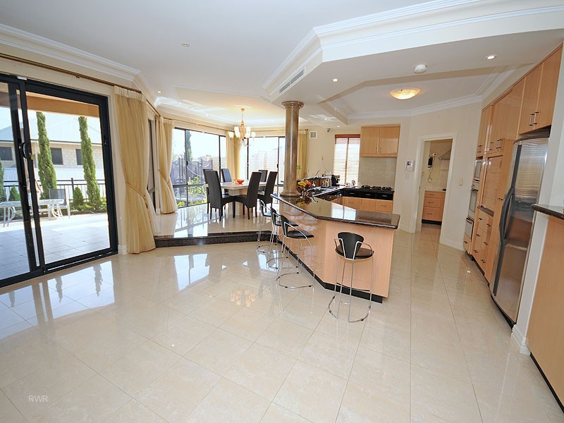 26 Crossman Pass, Salter Point WA 6152